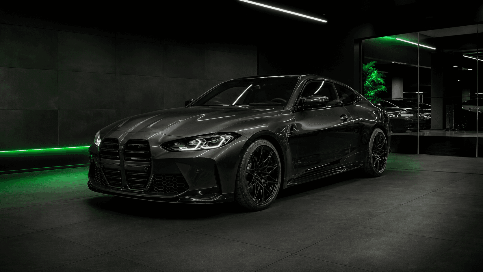 BMW M4 v tmavom showroome autobazar.CITY