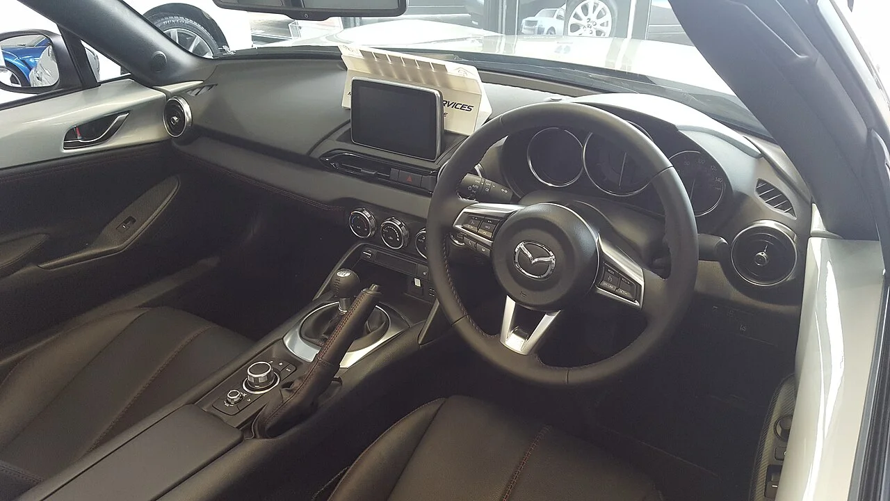 Mazda MX-5 2.0 SKYACTIV-G GT automat — Kožený interiér a automatická prevodovka (15)