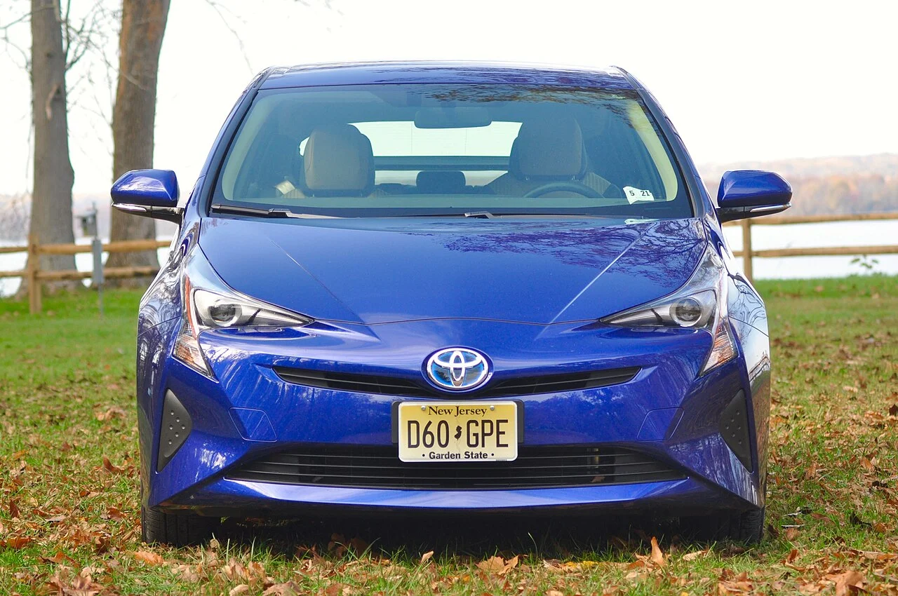 Toyota Prius 1.8 Hybrid e-CVT — Predný pohľad (8)